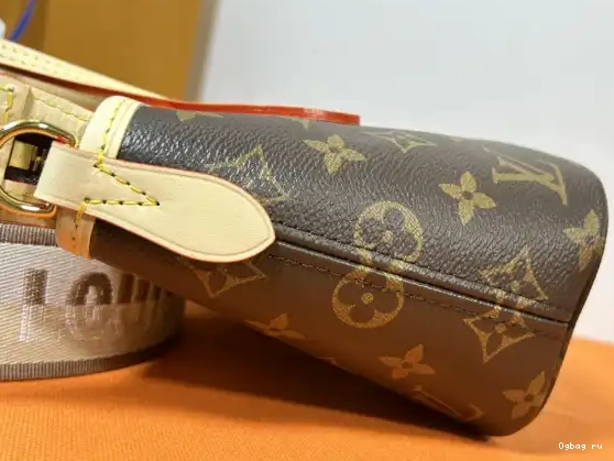 NEVERFULL VUITTON BB LOUIS 0701